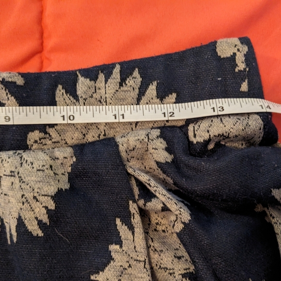 Lularoe Pleated Skirt Dark Navy Blue With Tan Flowers Size Small 6-8 - Picture 6 of 9